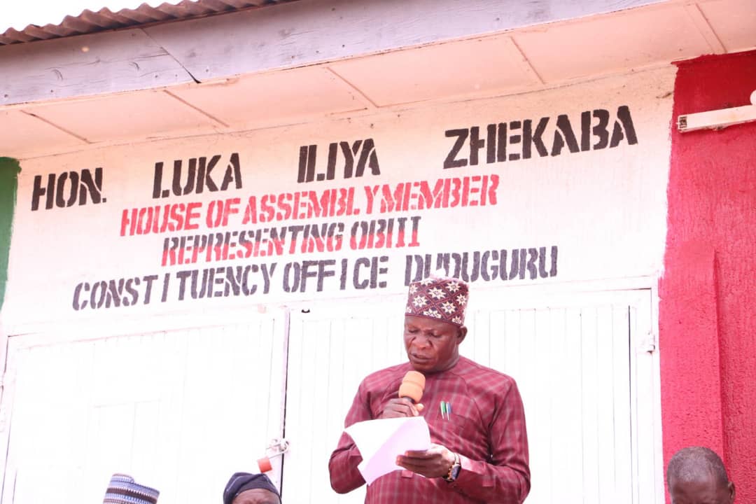 Hon. Zhekaba disburses over N1m scholarship to students of his constituency.